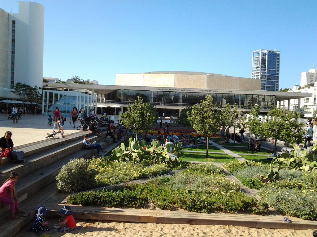 La Place de la Culture - 
Mann Auditorium and Habima Theater 2014