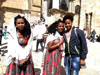 Holy sepulchre 2014 Erithreens celebrating